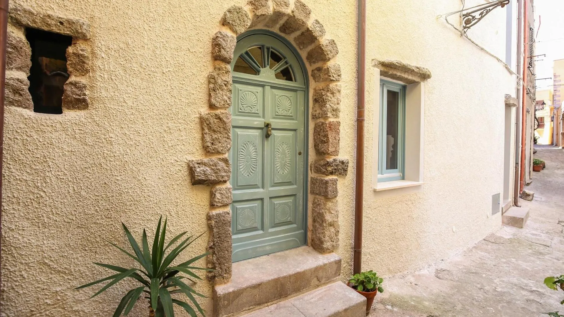 B&B Domos Mi & Ro Castelsardo 0*,